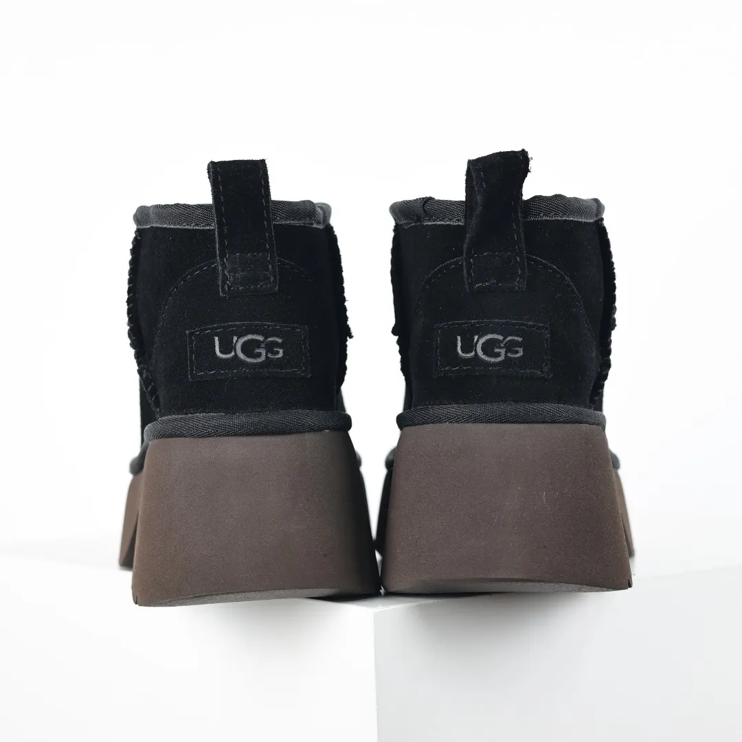 Pick up locally 💰600 Core recommended good price It is a very suitable choice for keeping warm in winter and at home. In the new year, uug has launched a series of styles, which are partial to the preferences of young consumers and have also moved to the forefront of fashion trends. Shoe body material Water-repellent coated suede upper 17mm UGGPURE™ implanted wool insole Lightweight non-slip comfortable rubber outsole With brand LOGO trademark Comes with a full set of packaging Size: 35 36 37 38 39 40